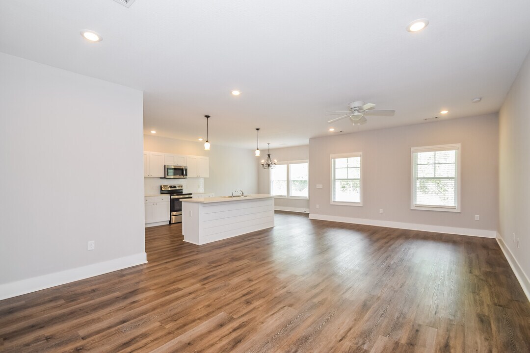 1021 Autumns Wood Cir E Photo