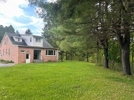 99 Castle Creek Rd in Binghamton, NY - Building Photo