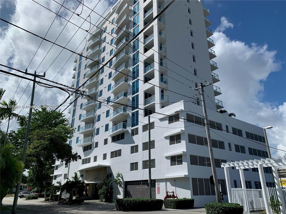 1401 SW 22nd St in Miami, FL - Foto de edificio
