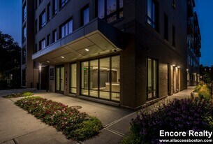 24 Marion St, Unit 4 in Brookline, MA - Building Photo