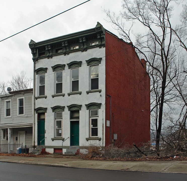 2439 W McMicken Ave in Cincinnati, OH - Building Photo