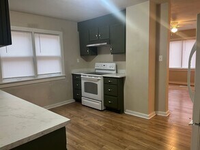 1717 SW Lane St in Topeka, KS - Building Photo - Building Photo