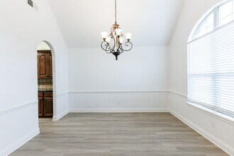 5908 95th St in Lubbock, TX - Foto de edificio - Building Photo