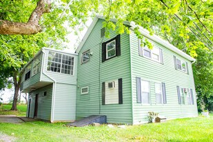 1024 W Trindle Rd, Unit #1 in Mechanicsburg, PA - Building Photo