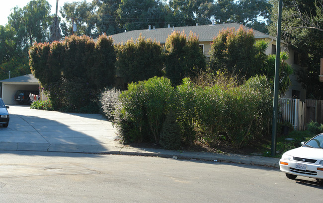 1838 Higdon Ave in Mountain View, CA - Foto de edificio - Building Photo