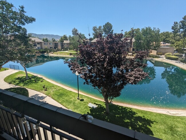 24434 Nicklaus Dr, Unit M6 in Santa Clarita, CA - Building Photo - Building Photo