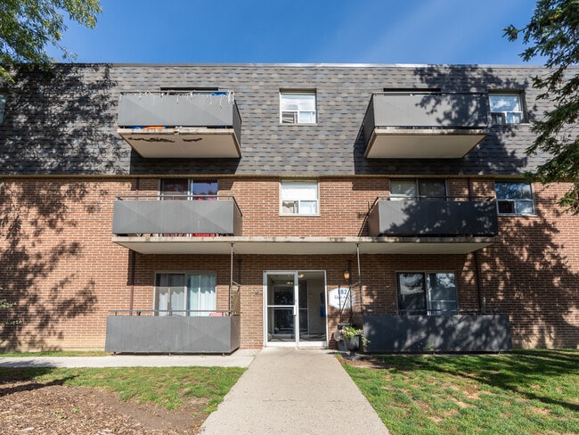 Lisgar Avenue Apartments in Tillsonburg, ON - Building Photo - Building Photo