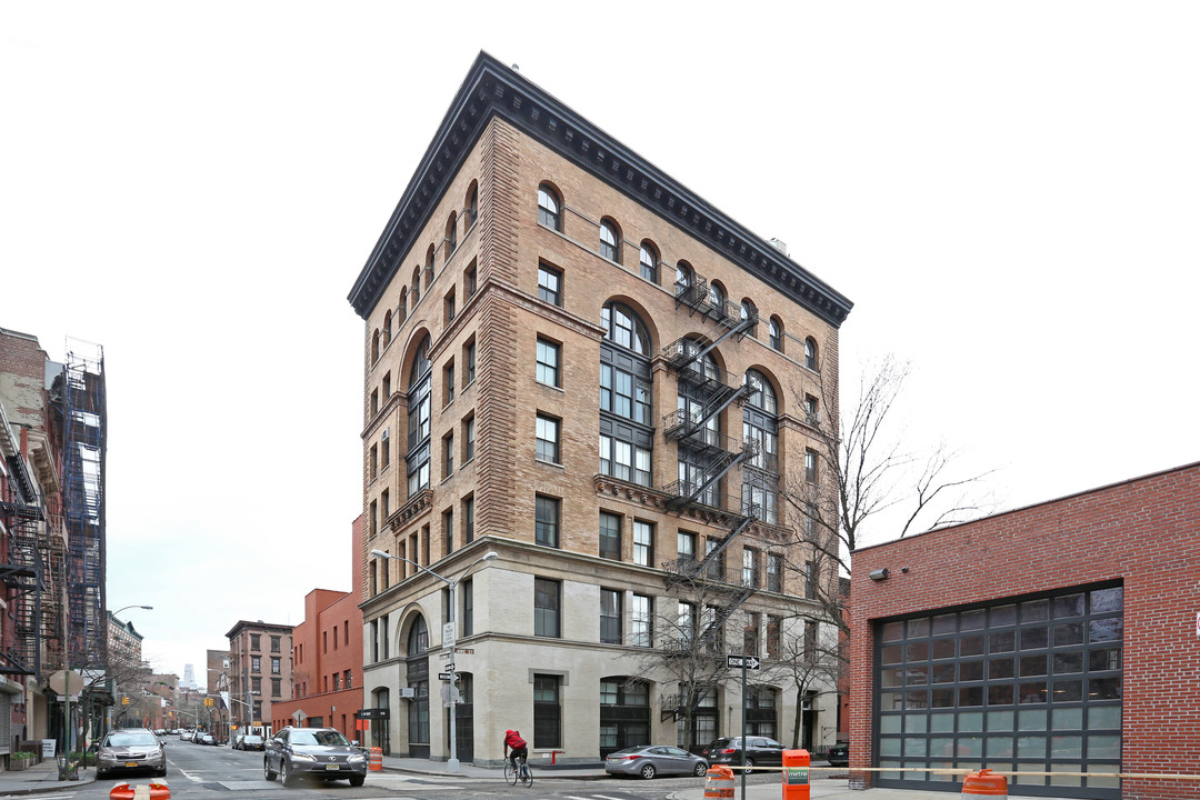 68 Jane St in New York, NY - Building Photo