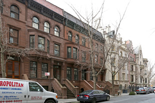 312 W 81st St in New York, NY - Building Photo