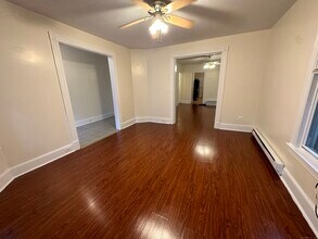 217 Woodlawn Terrace-Unit -1 in Waterbury, CT - Building Photo - Building Photo