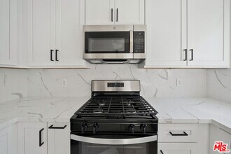 1027 N Gardner St in West Hollywood, CA - Foto de edificio - Building Photo