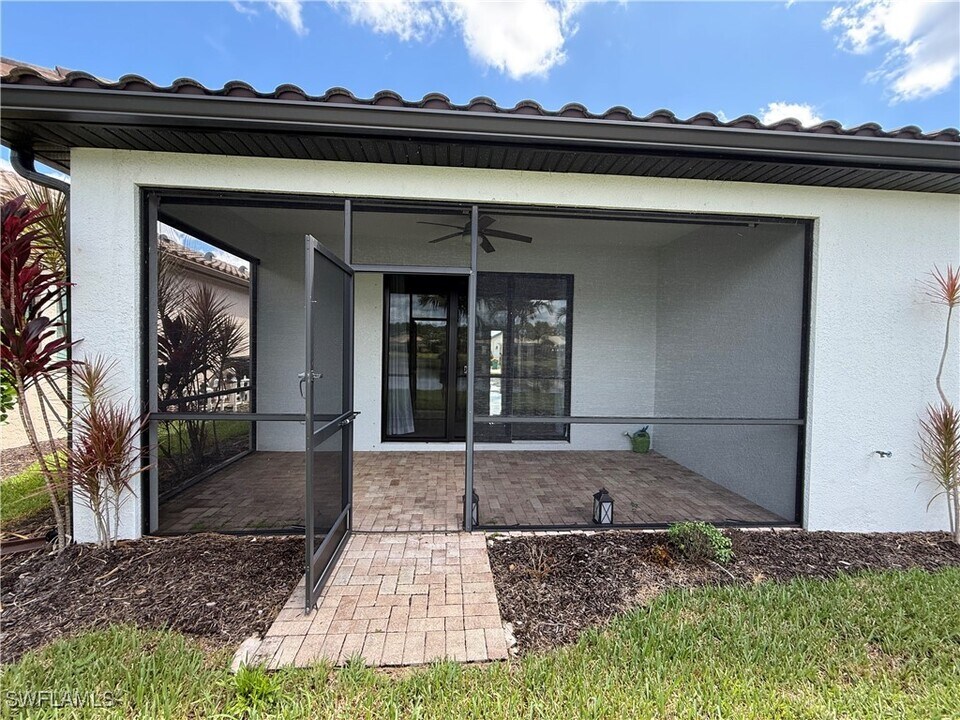 9317 Woodhurst Dr in Naples, FL - Building Photo