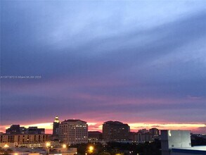 3410 Coral Wy in Miami, FL - Foto de edificio - Building Photo