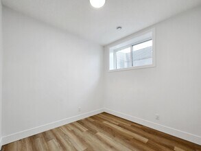 1902R Grand Oaks Dr SW in Calgary, AB - Building Photo - Building Photo