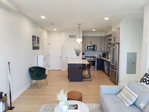 287 Maverick St, Unit 308 in Boston, MA - Building Photo - Building Photo