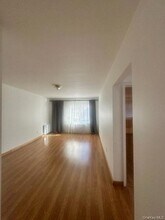 20-26 Menahan St in Queens, NY - Foto de edificio - Building Photo