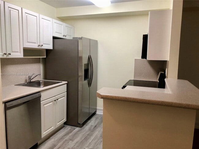 2501 Douglas Rd in Miami, FL - Building Photo - Building Photo