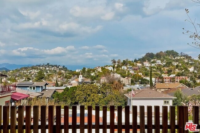 1388 Lucile Ave in Los Angeles, CA - Foto de edificio - Building Photo