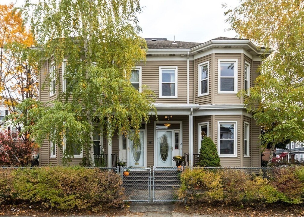 32 Adams St in Waltham, MA - Building Photo