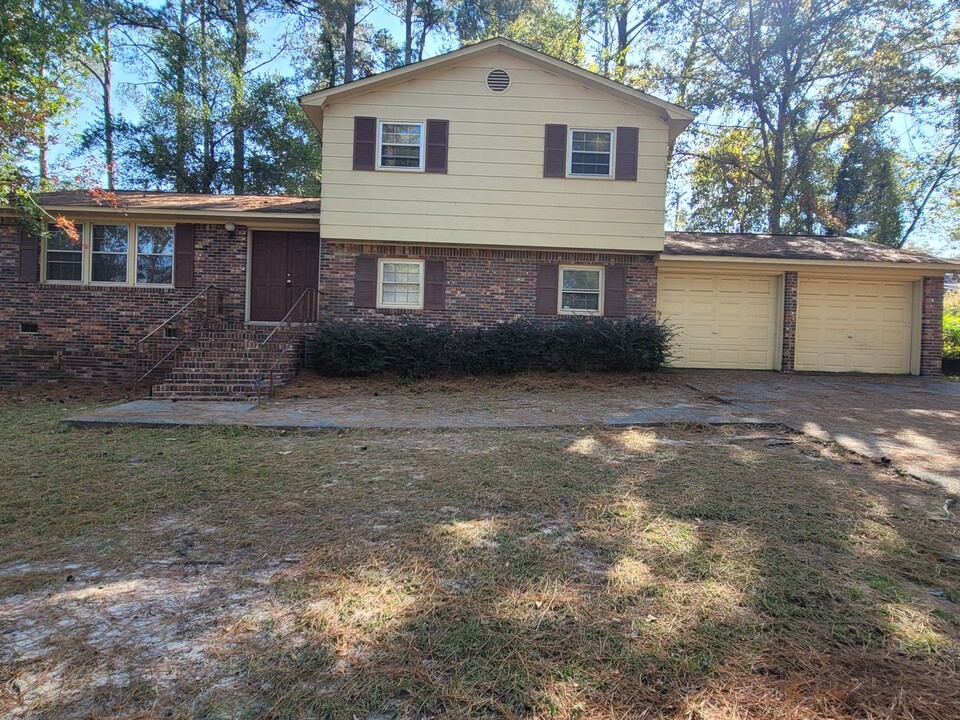 6420 Cloverdale Dr in Columbia, SC - Building Photo