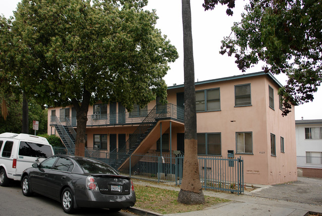 4321-4325 Clinton St in Los Angeles, CA - Building Photo - Building Photo