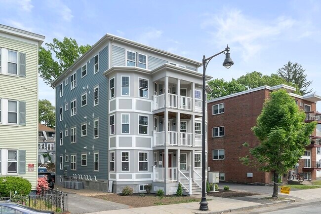 650 Hyde Park Ave in Boston, MA - Building Photo - Building Photo