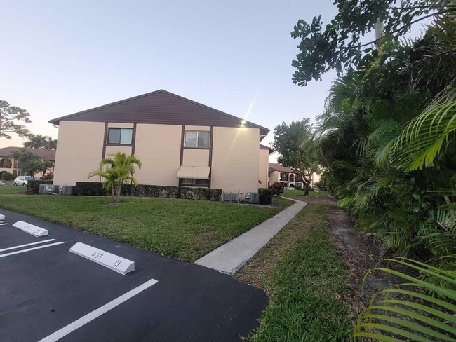 434 Pine Glen Ln in Greenacres, FL - Building Photo - Building Photo