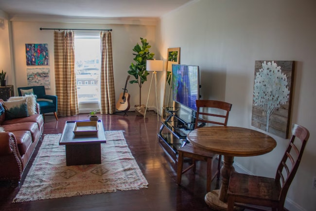 11 Music Square E in Nashville, TN - Foto de edificio - Building Photo