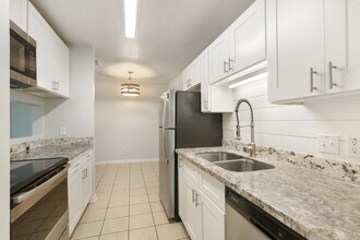 823 Hammond Manor Dr, Unit C in Baton Rouge, LA - Building Photo - Building Photo