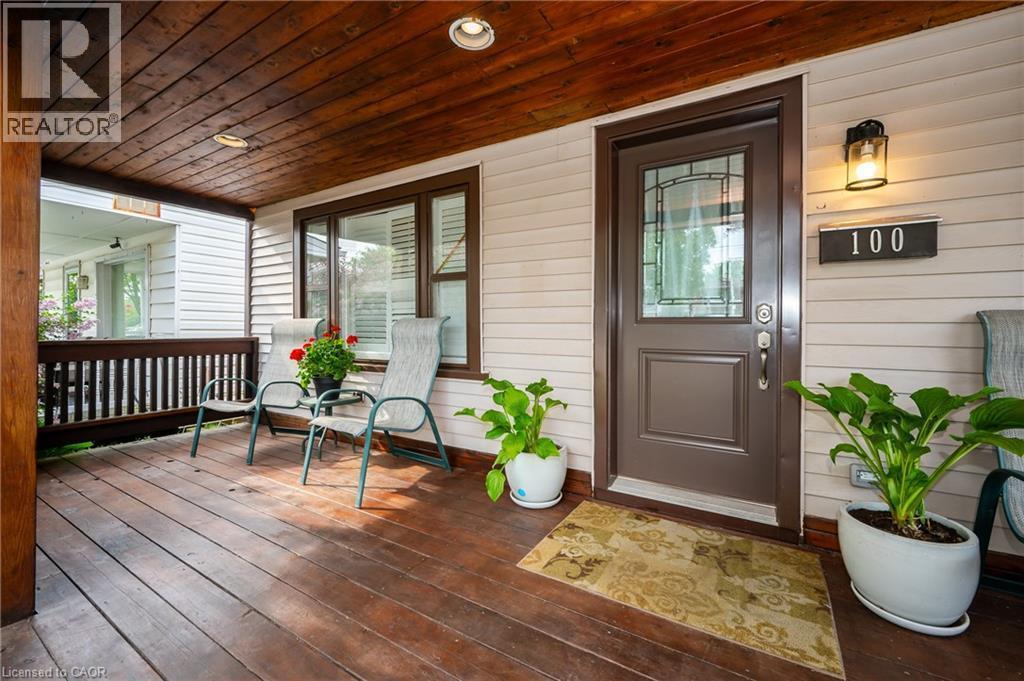 100 Munn St in Hamilton, ON - Building Photo