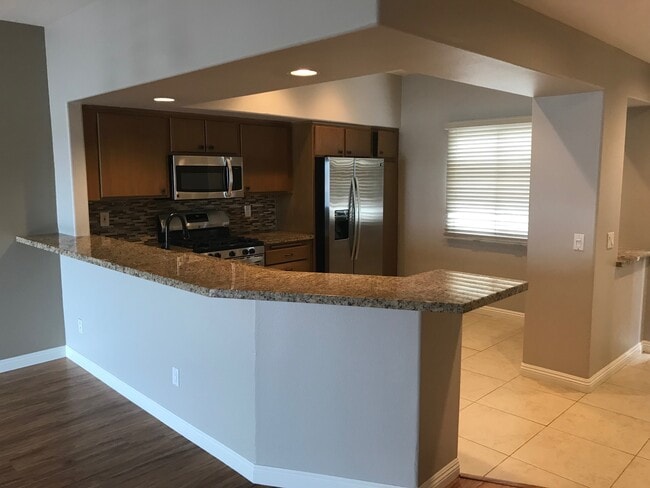 200 Pacific Coast Hwy, Unit 420 in Huntington Beach, CA - Building Photo - Building Photo