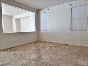 8513 Titania Ct in Las Vegas, NV - Building Photo - Building Photo