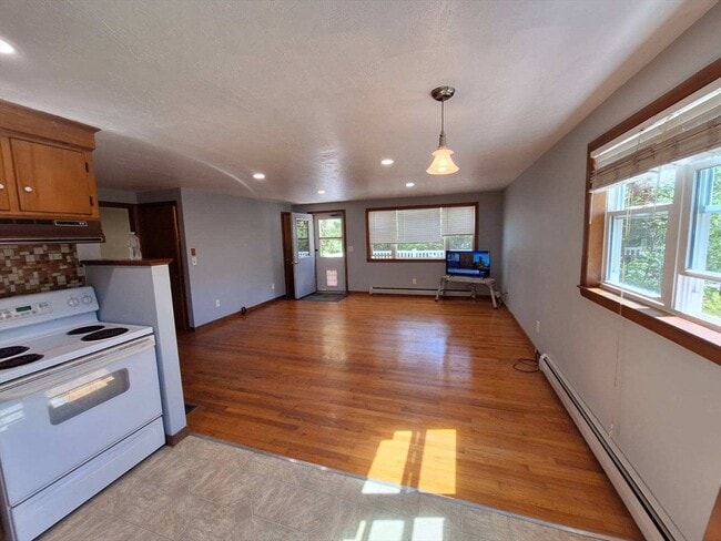 46 Glenn St in Palmer, MA - Building Photo - Building Photo