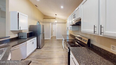 7332 Gum Tree Rd in Jacksonville, FL - Building Photo - Building Photo