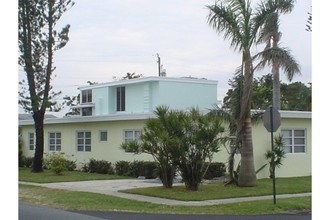 Park Street Villas in Dania, FL - Building Photo - Building Photo