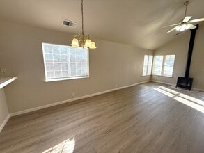 3058 Helena Way in Chico, CA - Building Photo - Building Photo