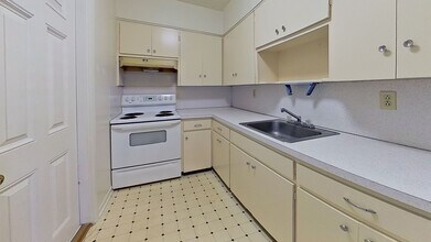 5709 Sue Ln in Jacksonville, FL - Building Photo - Building Photo