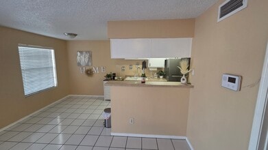 2750 Holly Hall St, Unit 1104 in Houston, TX - Foto de edificio - Building Photo