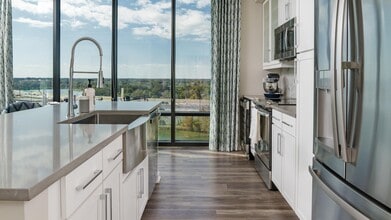 Lake House in Orlando, FL - Foto de edificio - Building Photo
