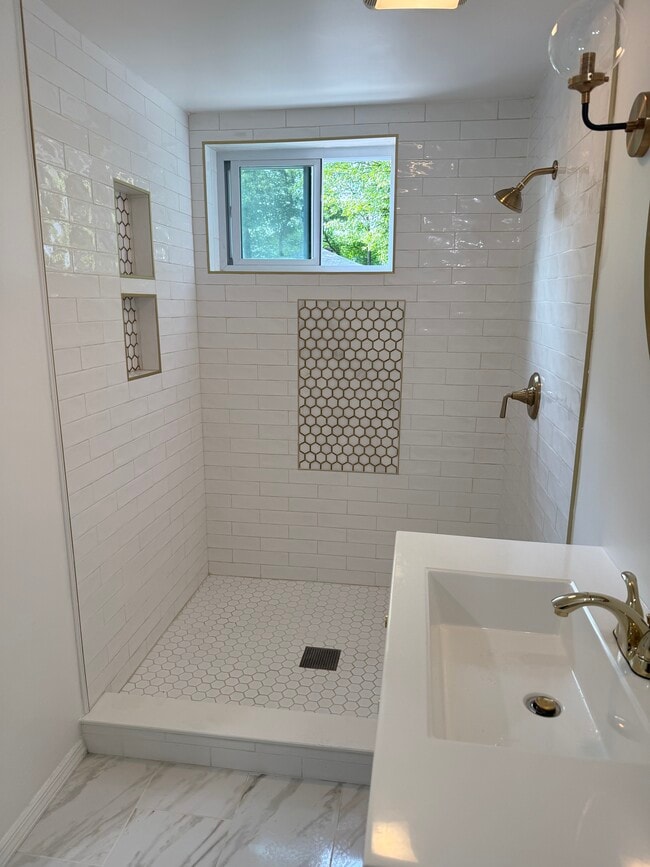 131 Davis Ave, Unit 1 in Port Jefferson Station, NY - Building Photo - Building Photo