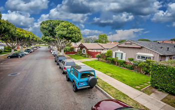 2434 Oak St in Santa Monica, CA - Building Photo - Building Photo