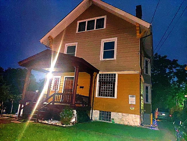 property at 907 Lexington Ave