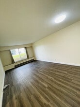 Pine Grove Apartments in Prince George, BC - Building Photo - Building Photo