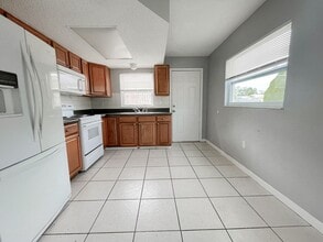 1601 Swordbill Dr in Holiday, FL - Building Photo - Building Photo