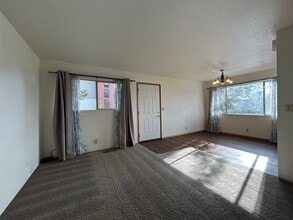1868 NE Foothill Blvd in Grants Pass, OR - Building Photo - Building Photo