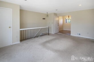 1220 N Oaks Blvd in North Brunswick, NJ - Building Photo - Building Photo