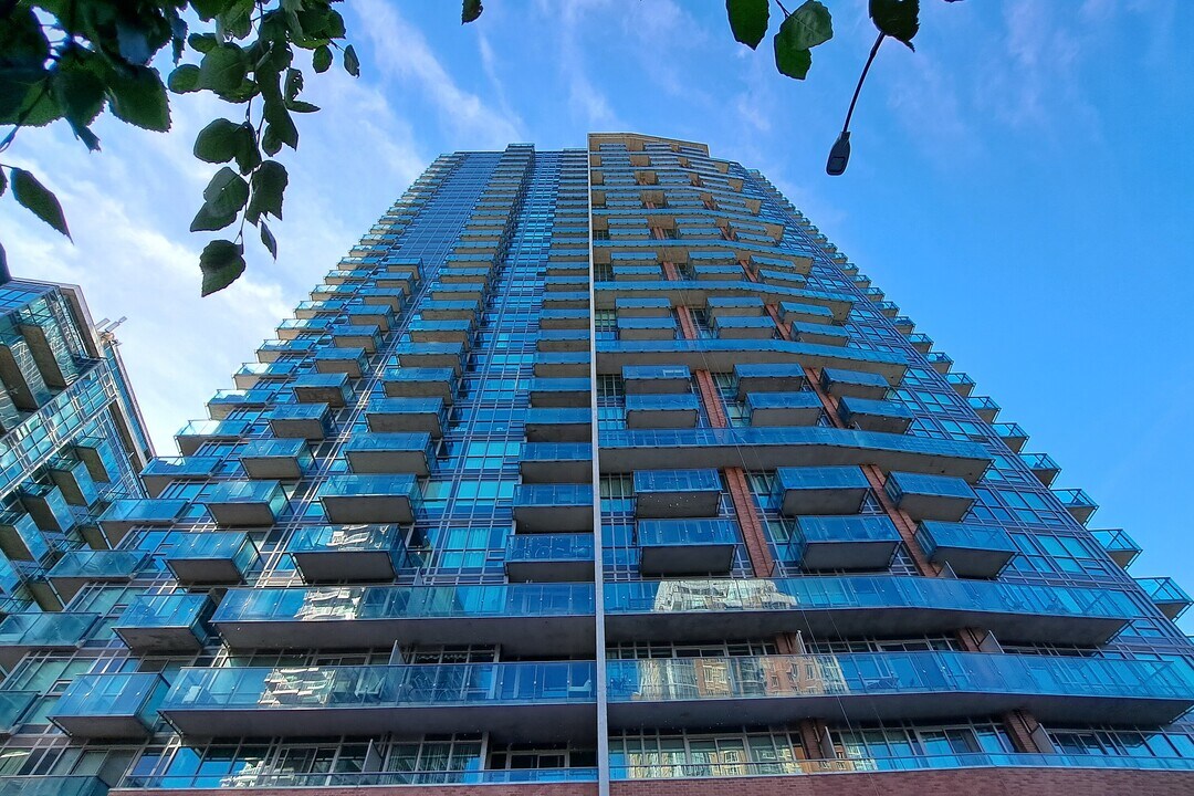 150 E Liberty St in Toronto, ON - Building Photo