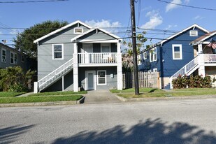 807 7th St in Galveston, TX - Building Photo