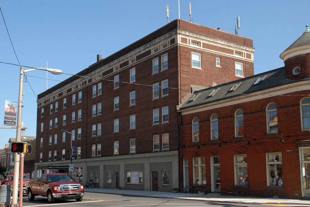 M'Calister Inn Apartments in Hanover, PA - Building Photo