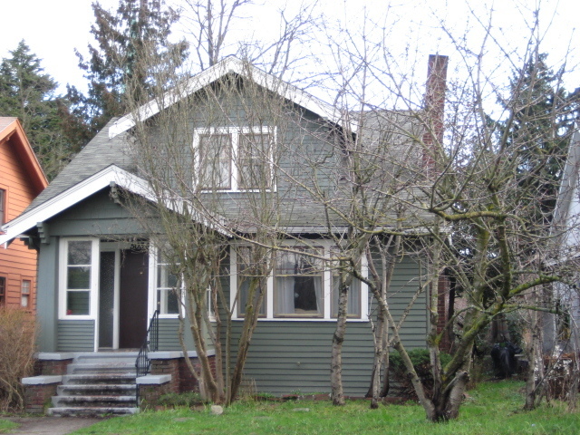 5034 7th Ave NE in Seattle, WA - Building Photo